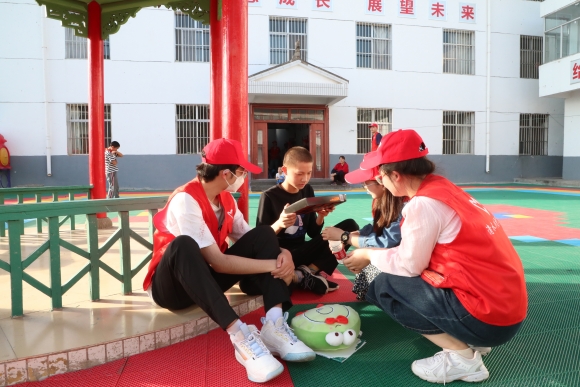 2--点滴微光若何汇聚“爱心磁场”？——解读永乐高70net净水川能源“自愿红”的背后_副本.jpg